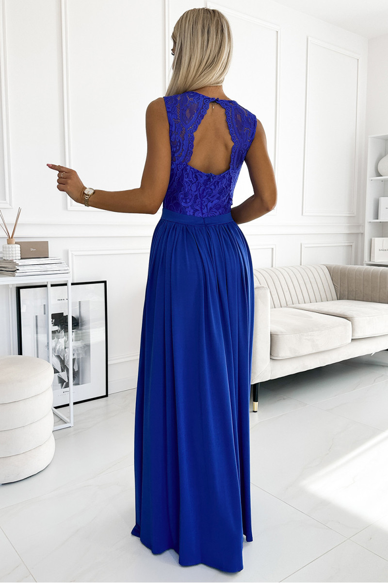 Modré dlhé šaty s čipkou a výrezom na chrbte