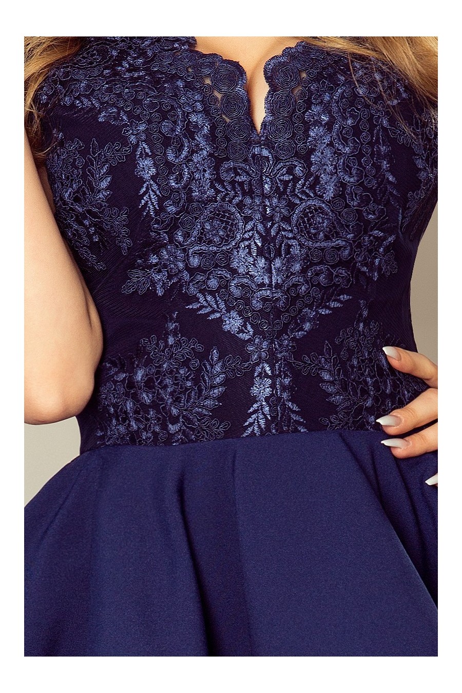 200-2 CHARLOTTE - Exkluzivní šaty s krajkou výstřihem - tmavě modrá