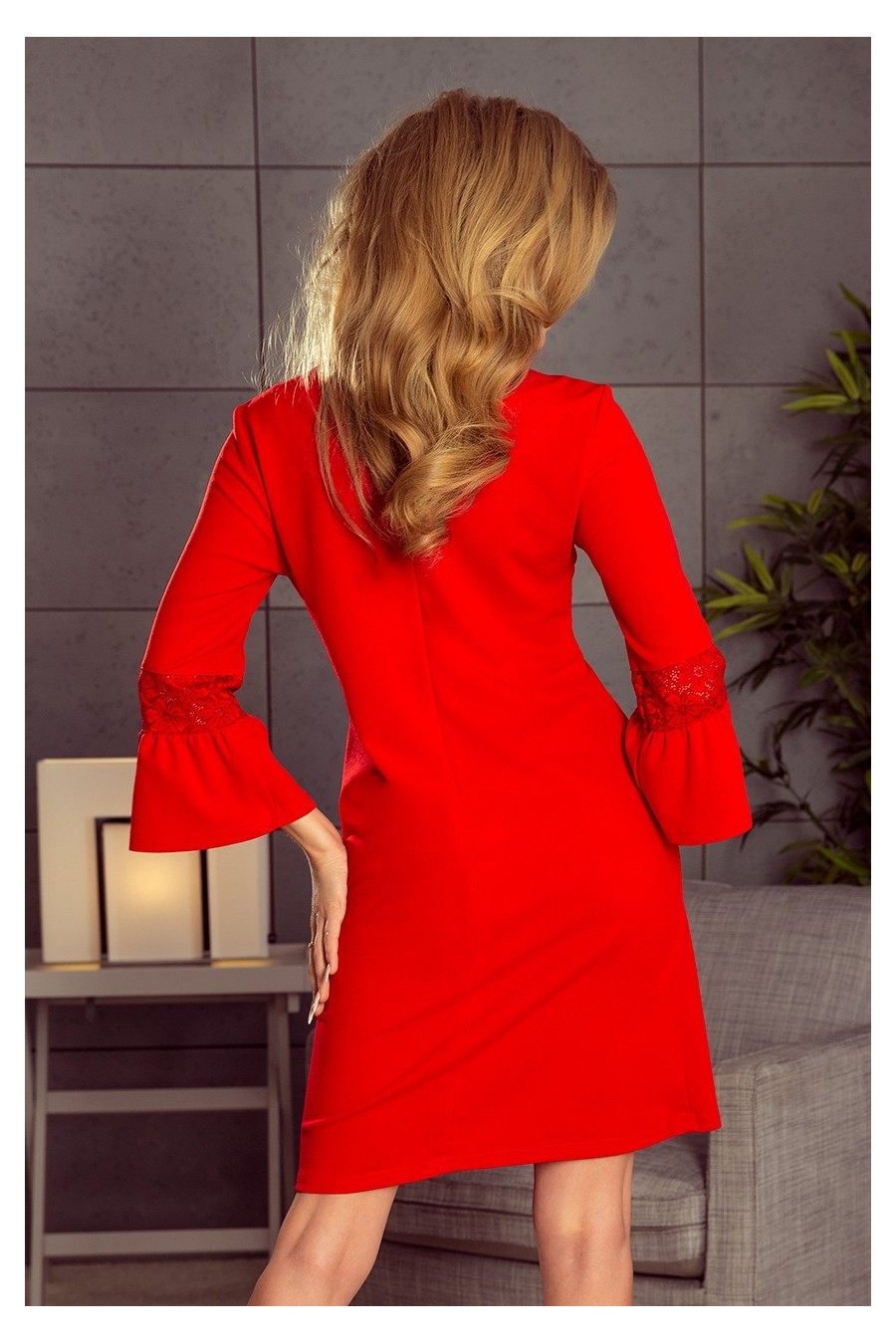 190-3 MARGARET šaty s krajkou na rukávech - červená