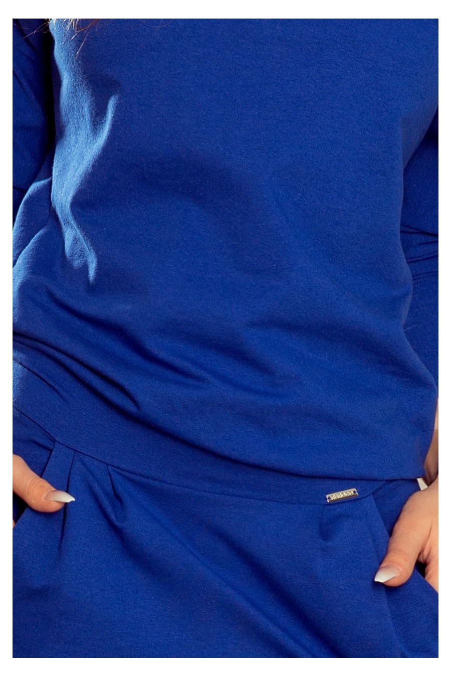 189-2 Sportovní šaty s odštěpem na zádech - tmavě modrá