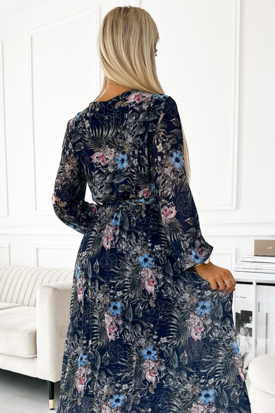 Tmavomodré šaty s kvetinovým vzorom