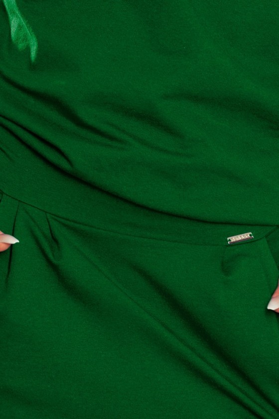 189-3 Sportovní šaty s odštěpem na zádech - tmavě zelená