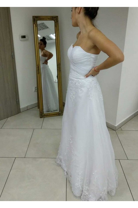 Pôvabné svadobné šaty na šnurovanie 30047