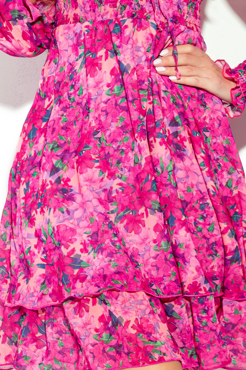 Fuksiové kvetinové šaty s dlhým rukávom