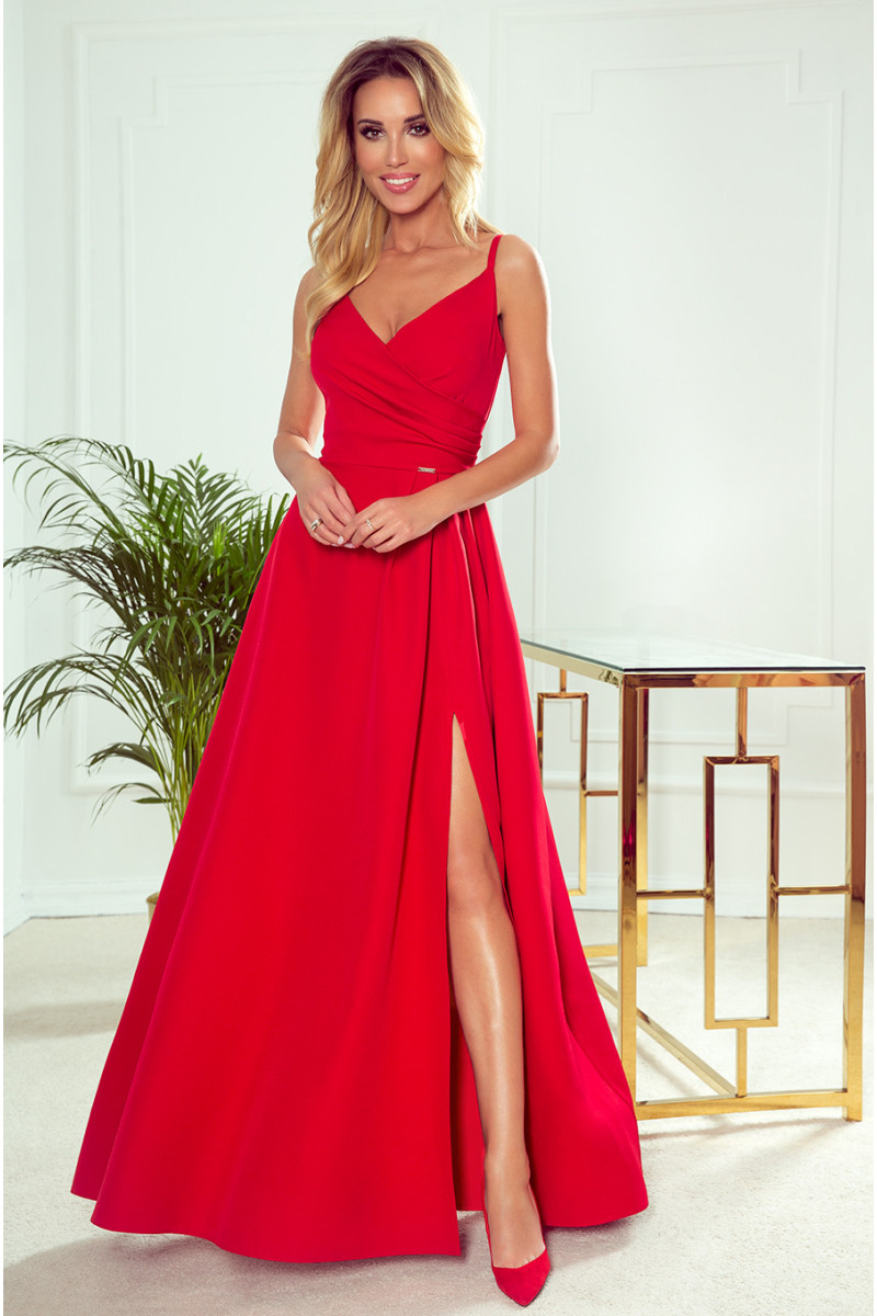 Červené večerné šaty s rozparkom