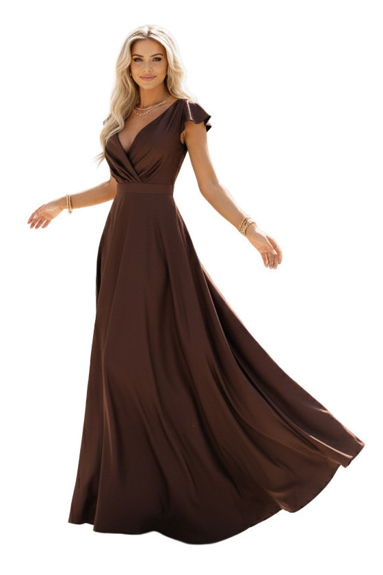 Tmavohnedé saténové šaty s rozparkom a volánikovými rukávmi Tmavohnedé saténové šaty s rozparkom a volánikovými rukávmi