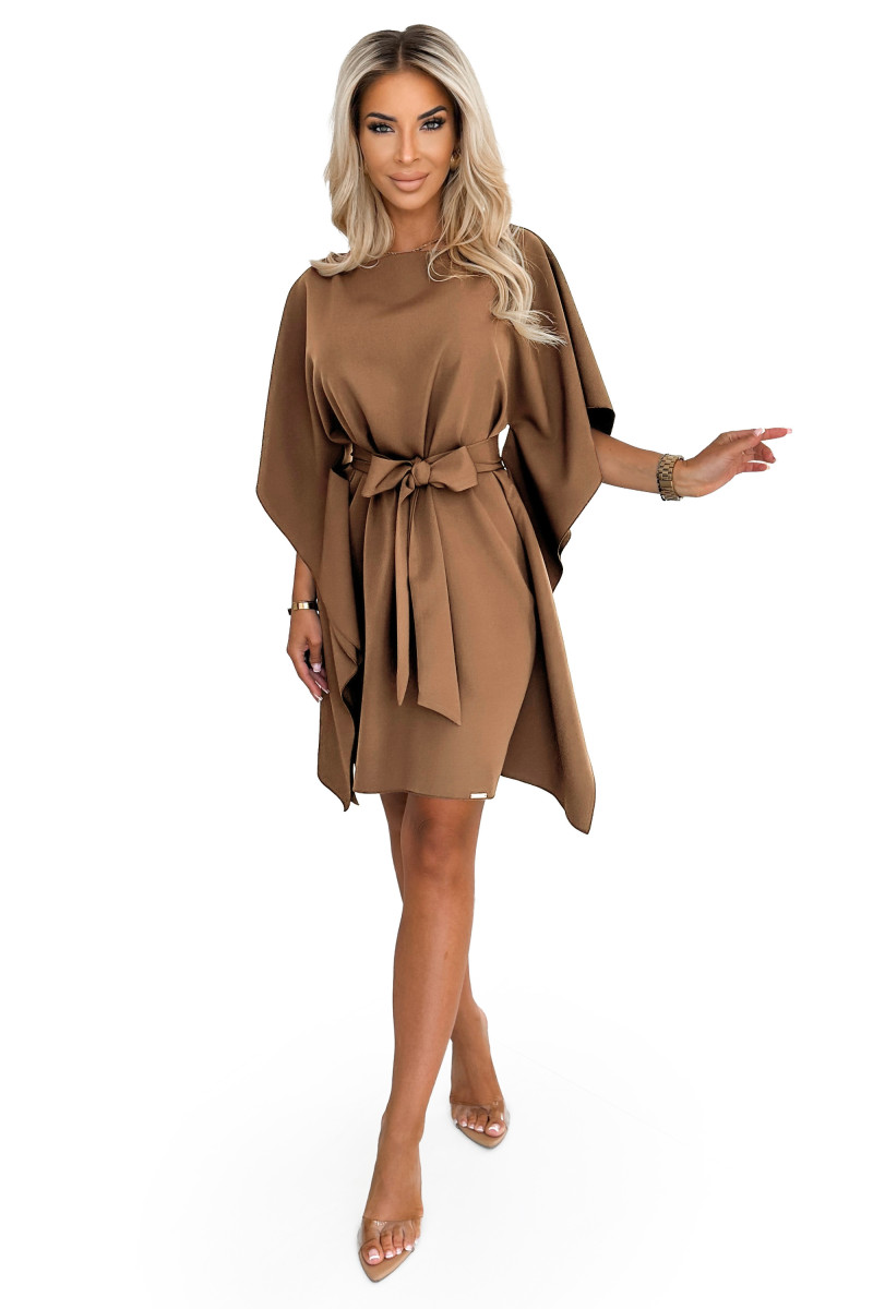 Karamelové krátke šaty s motýlími rukávmi