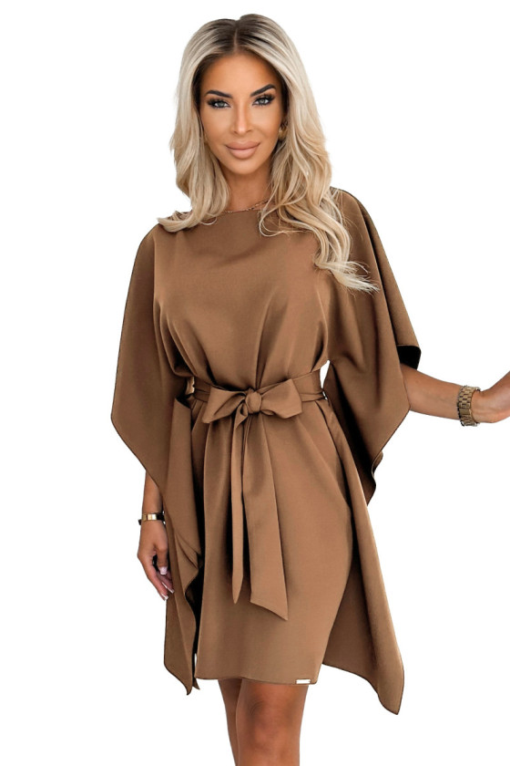 Karamelové krátke šaty s motýlími rukávmi