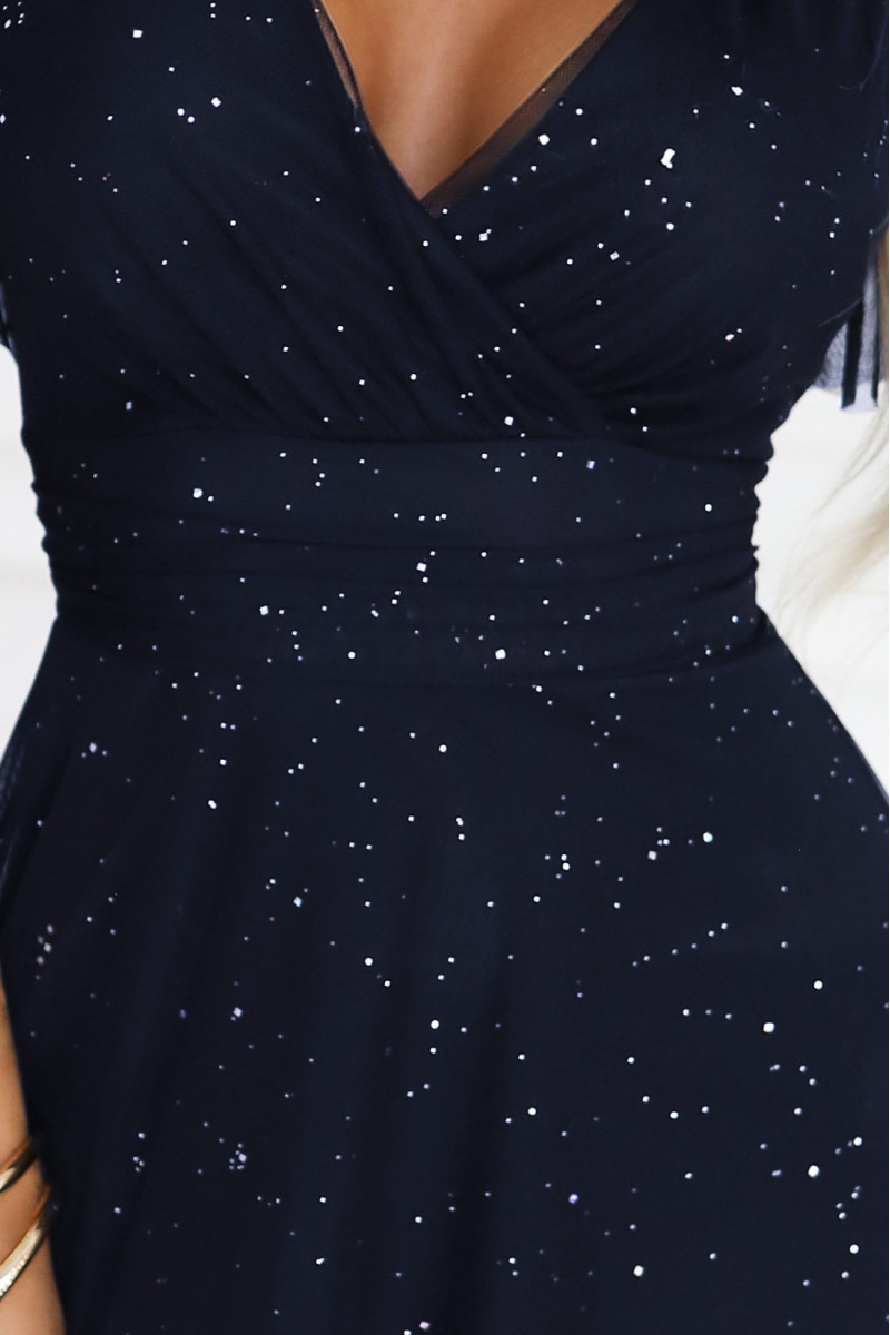 Tmavomodré tylové trblietavé šaty s krátkym rukávom