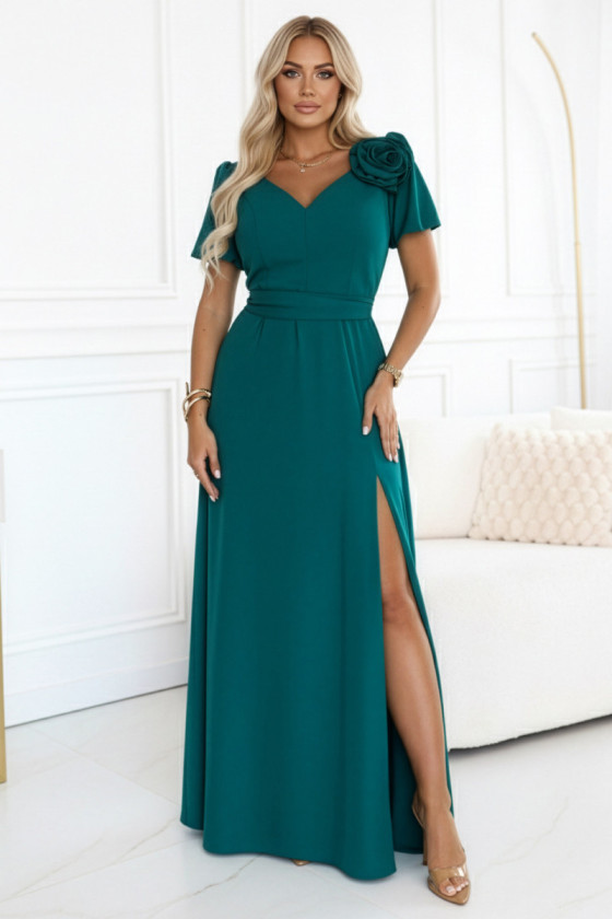 Dlhé smaragdové šaty s krátkym rukávom a ružou