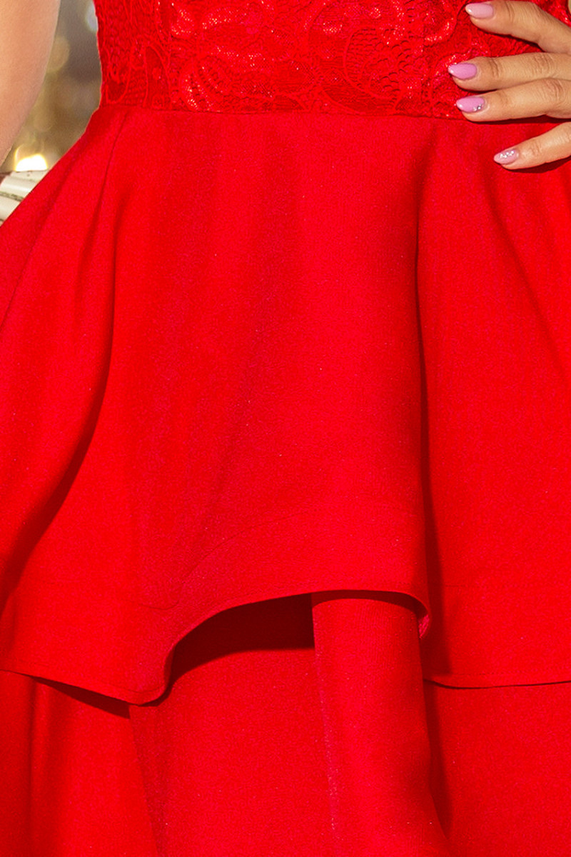Červené krátke šaty s nariasenou sukňou